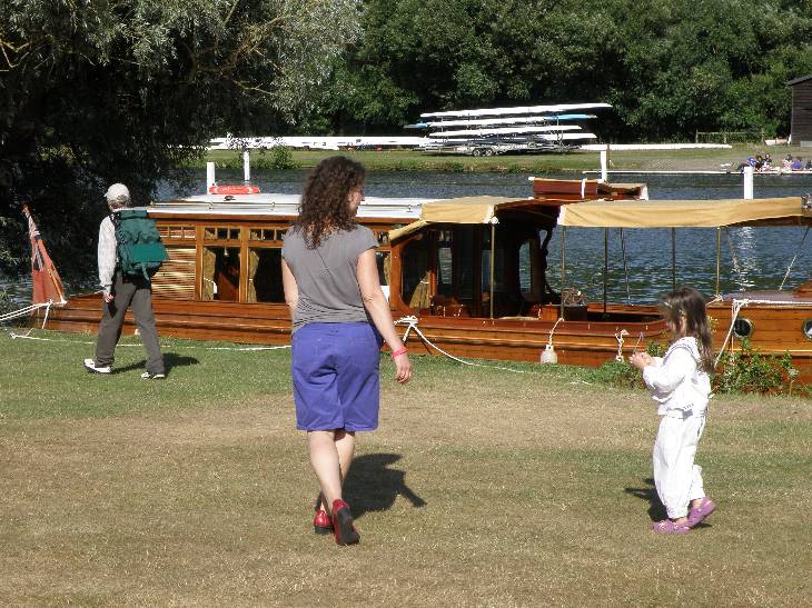 P7172267 Trilby at Henley small.JPG